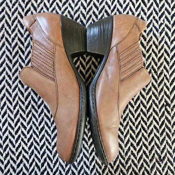 BORN 'Rissa' Handcrafted Footwear Tan Leather Short-Heeled Ankle Boots: Size 9 - Picture 3 of 12
